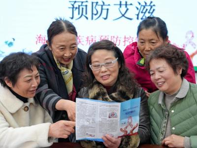 海安高新区社区教育中心开展艾滋病日主题宣传活动