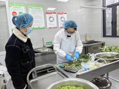 我们用心，只为每一餐营养满格